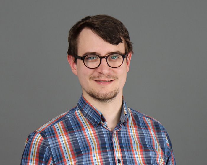 Alexander Hummler ist der Soziale Betreuungsdienst im Antoniusheim Altenzentrum in Wiesbaden