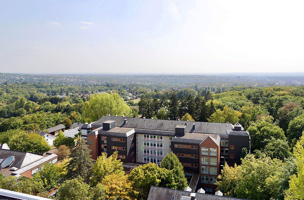 Das Antoniusheim Altenzentrum in Wiesbaden aus der Vogelperspektive